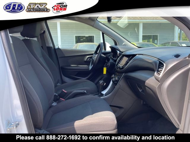 Used 2022 Chevrolet Trax LS w/ Tint and Cruise Package FWD image 17