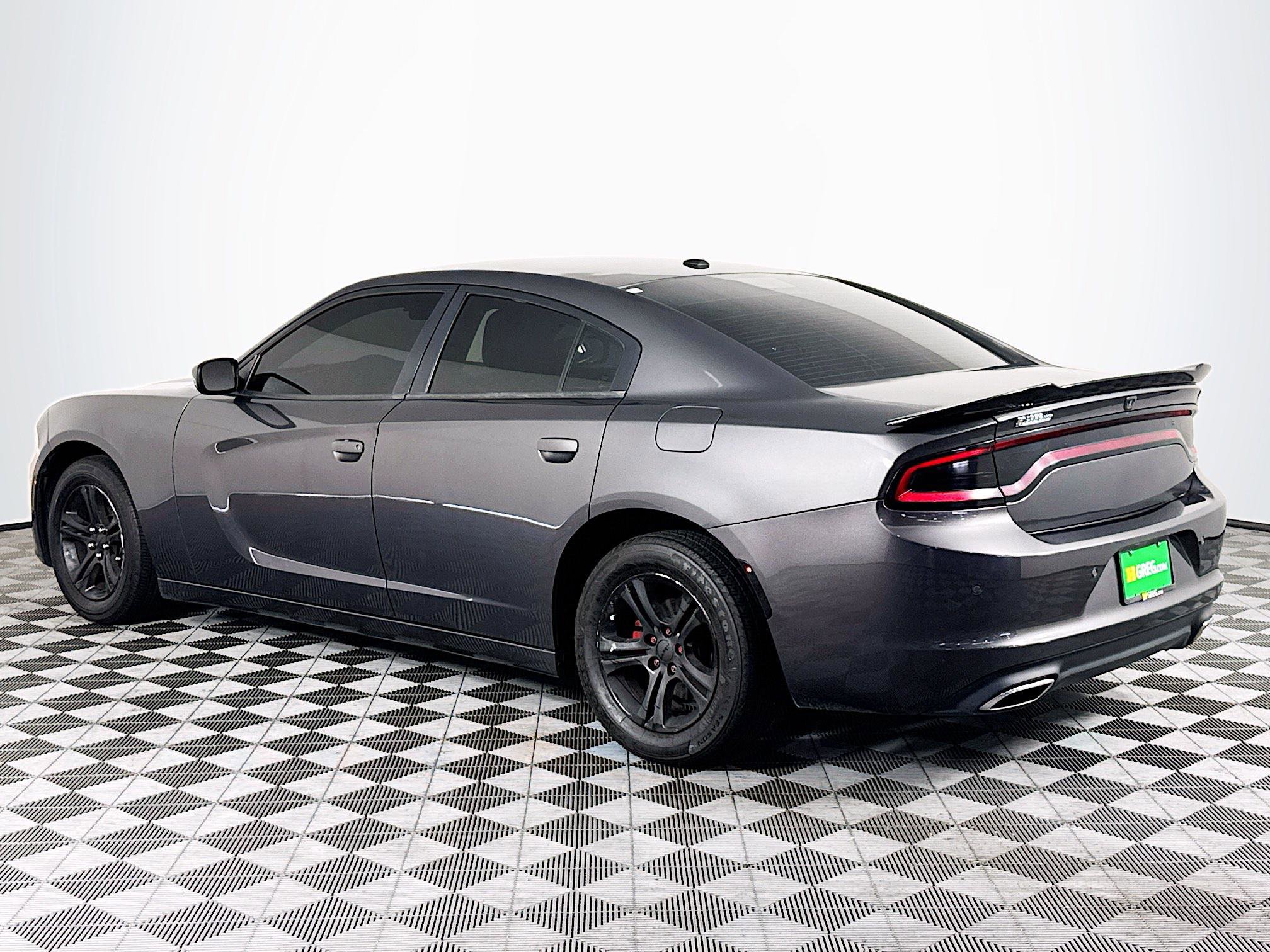 Used 2018 Dodge Charger SXT image 6