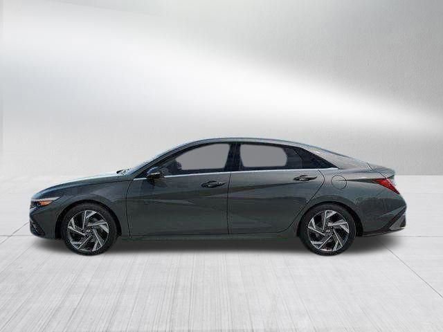 New 2026 Hyundai Elantra Limited FWD image 3