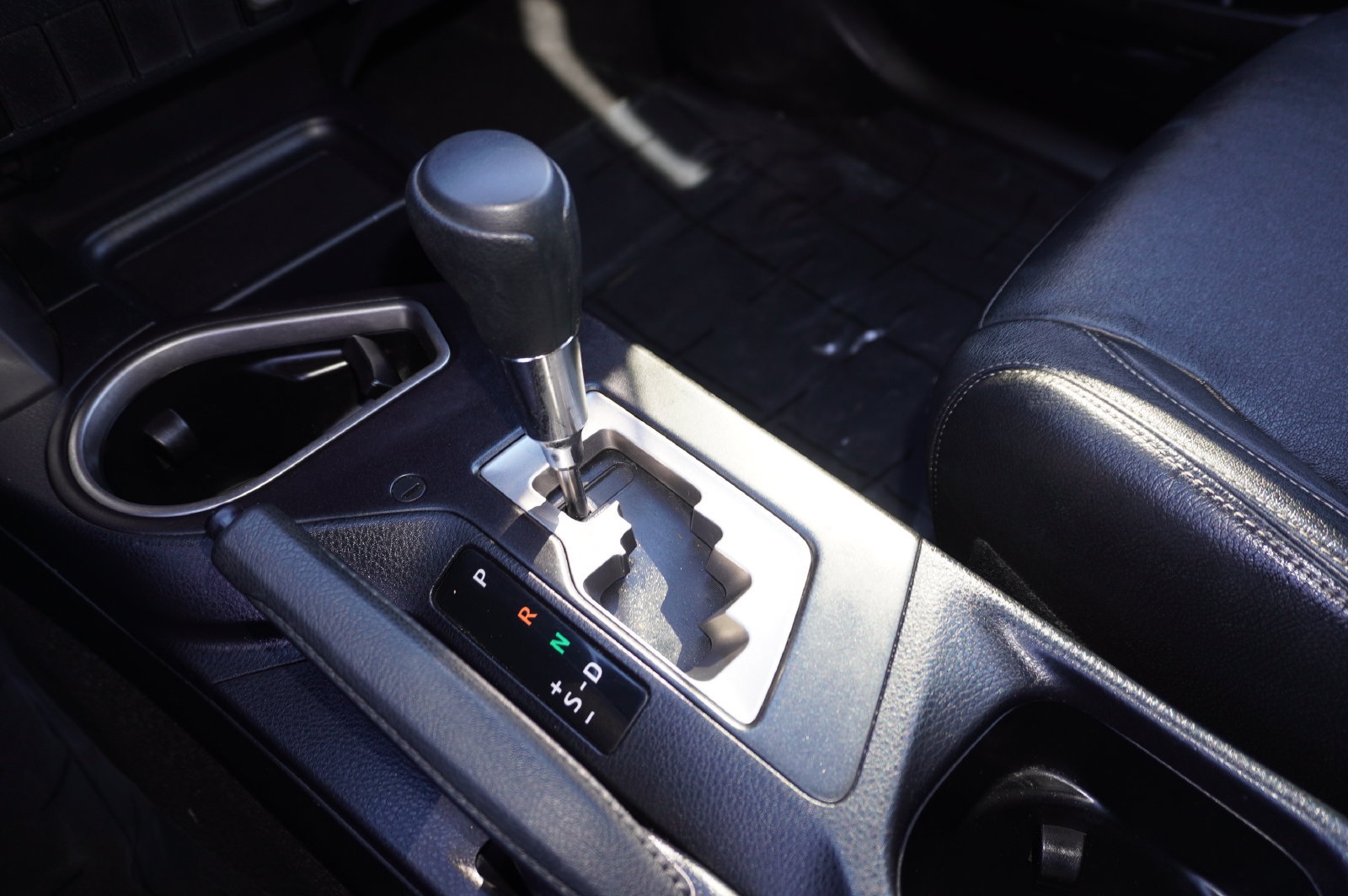 Used 2016 Toyota RAV4 XLE AWD/4WD image 16
