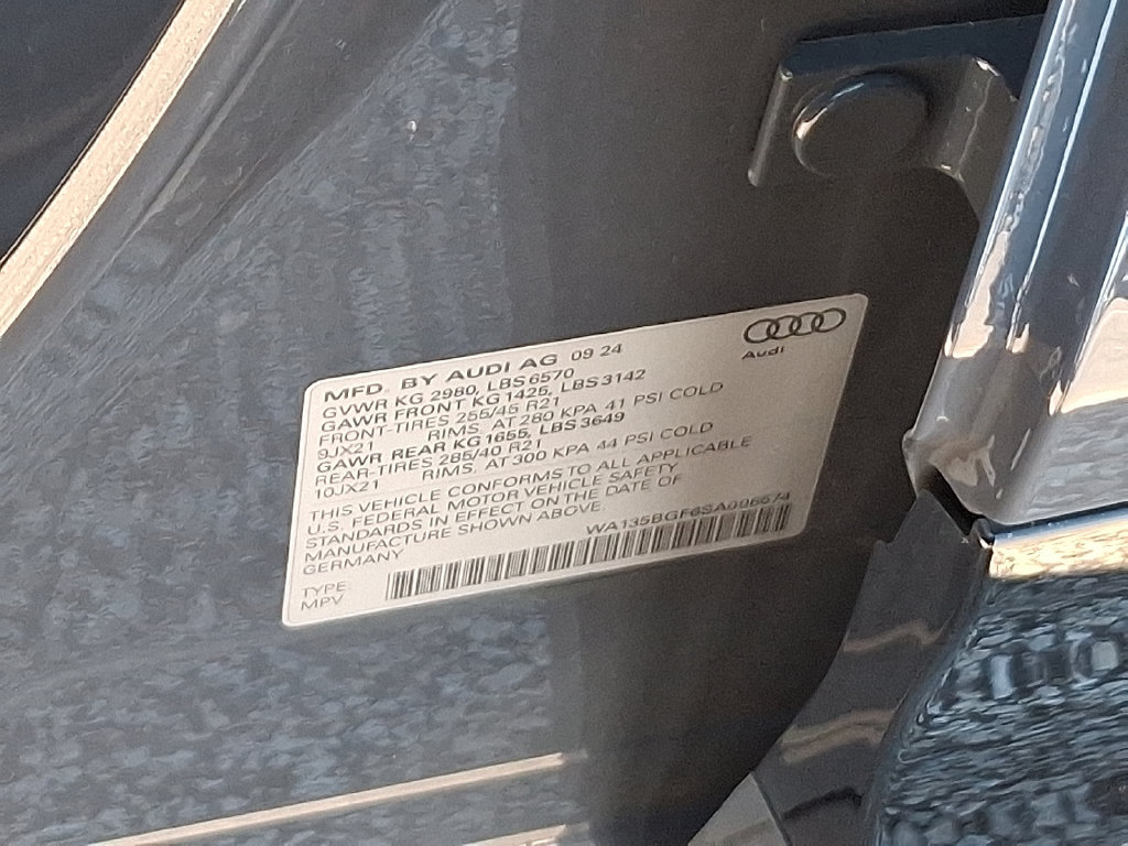 Certified 2025 Audi SQ6 e-tron Prestige AWD/4WD image 28