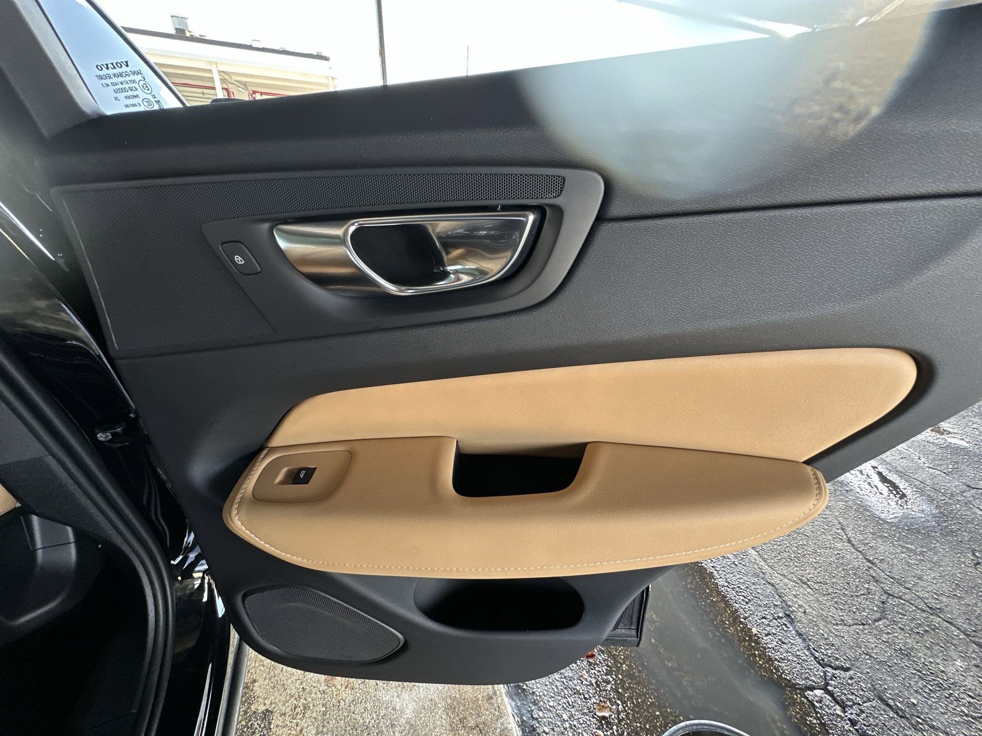 Used 2024 Volvo XC60 T8 Ultimate w/ Protection Package Premier image 32