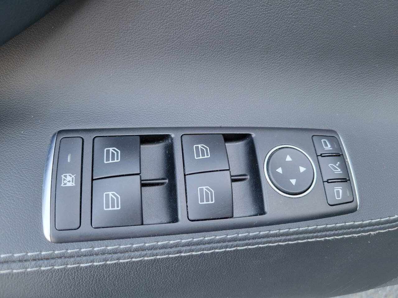 Used 2015 Tesla Model S 85D image 13