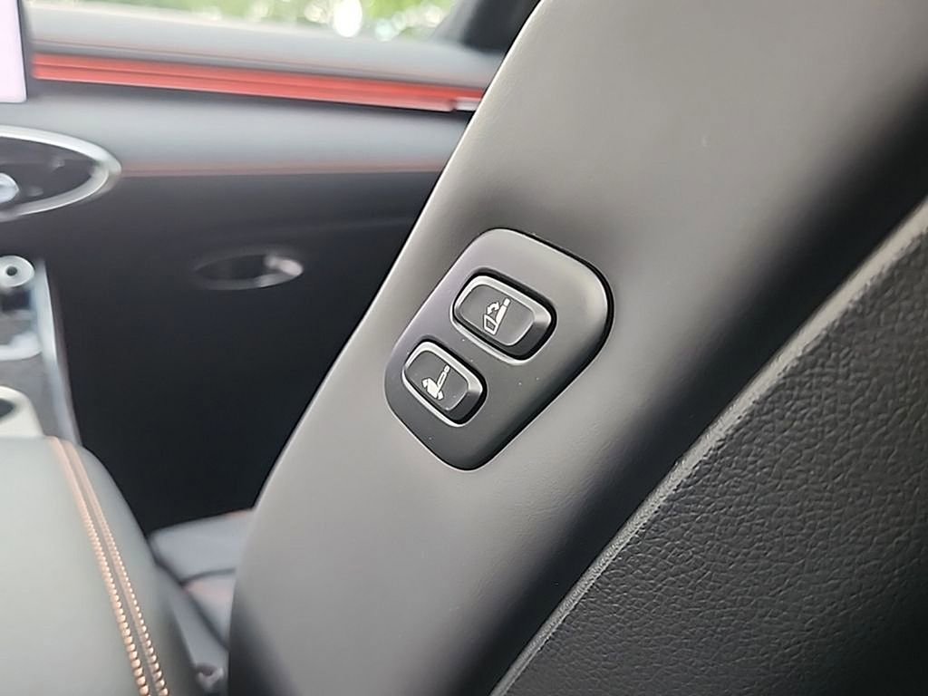 Certified 2026 Genesis GV70 3.5T Sport Prestige AWD/4WD image 27