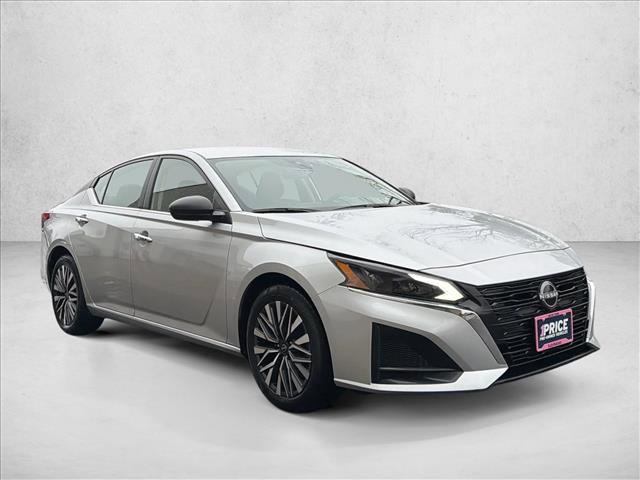 Used 2024 Nissan Altima 2.5 SV image 3