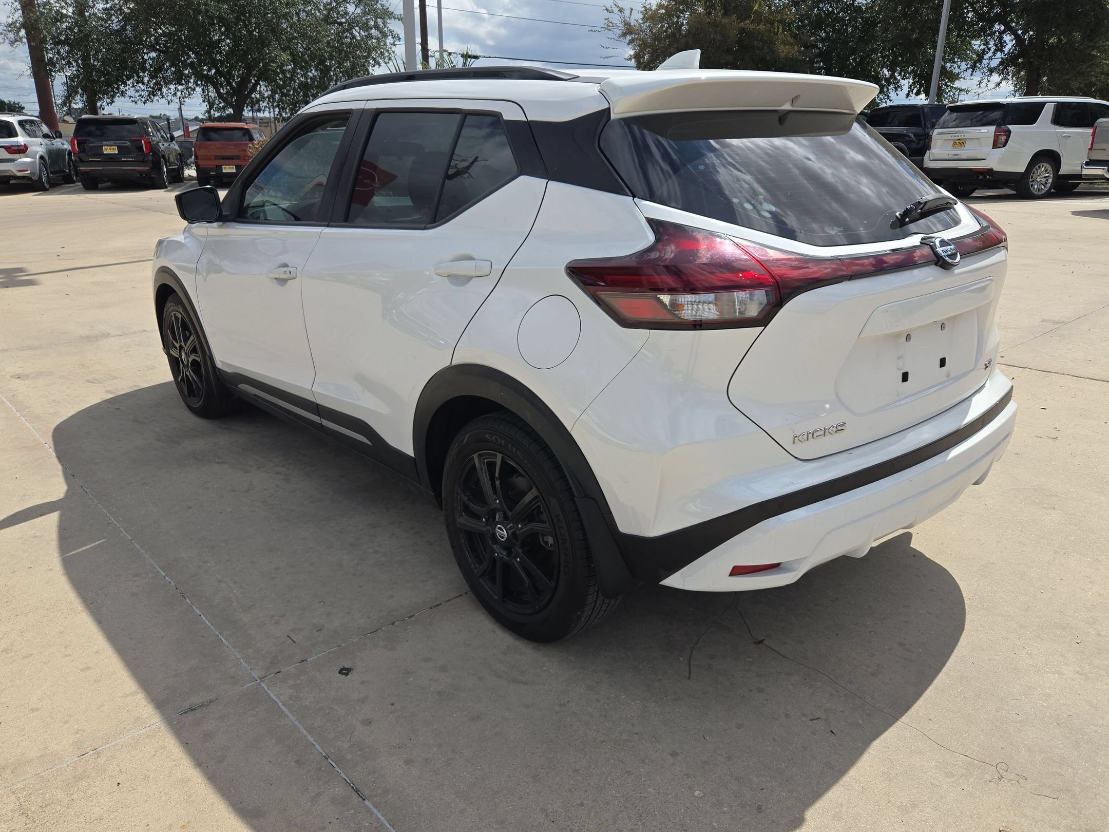 Used 2021 Nissan Kicks SR FWD image 5