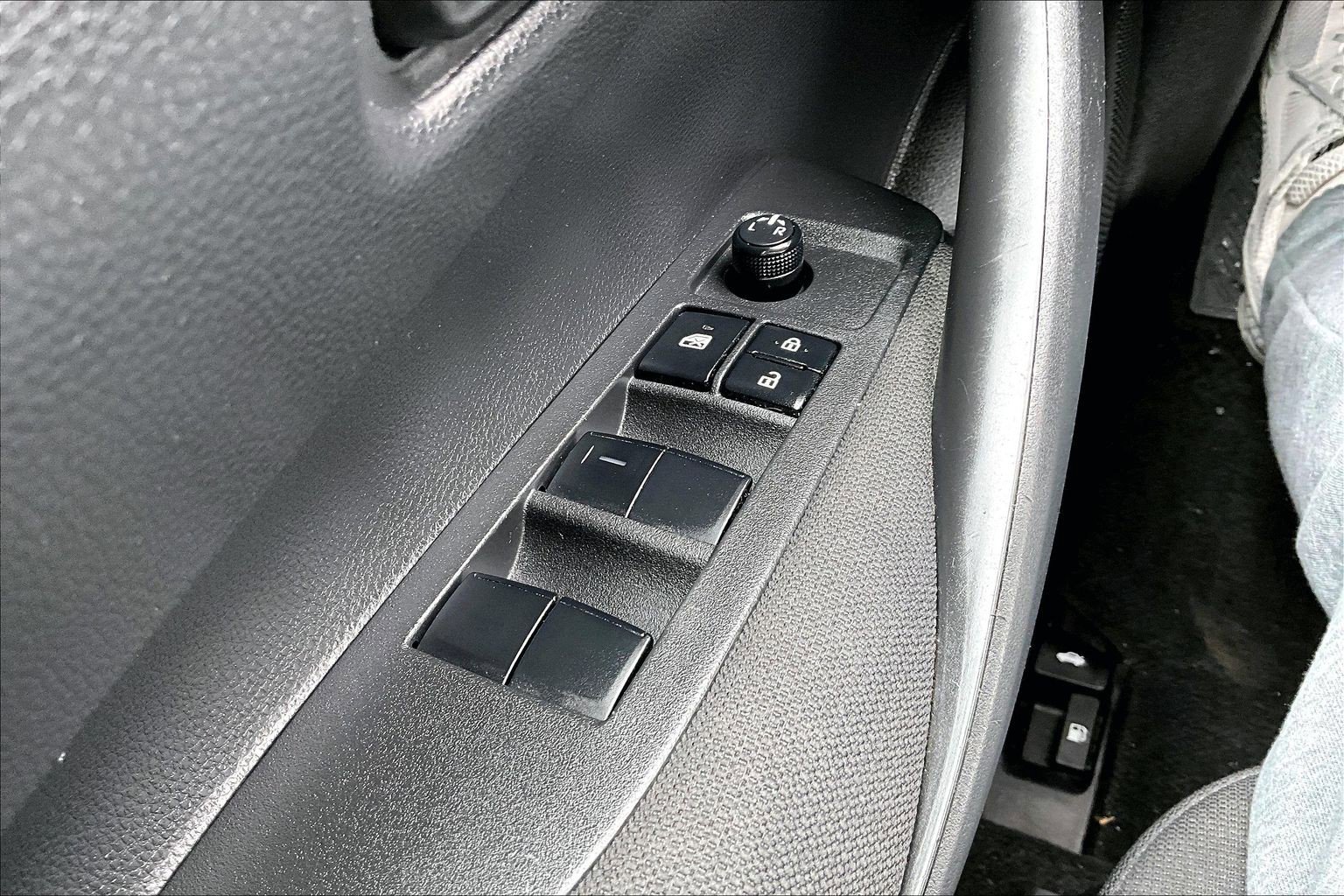 Used 2023 Toyota Corolla LE image 33