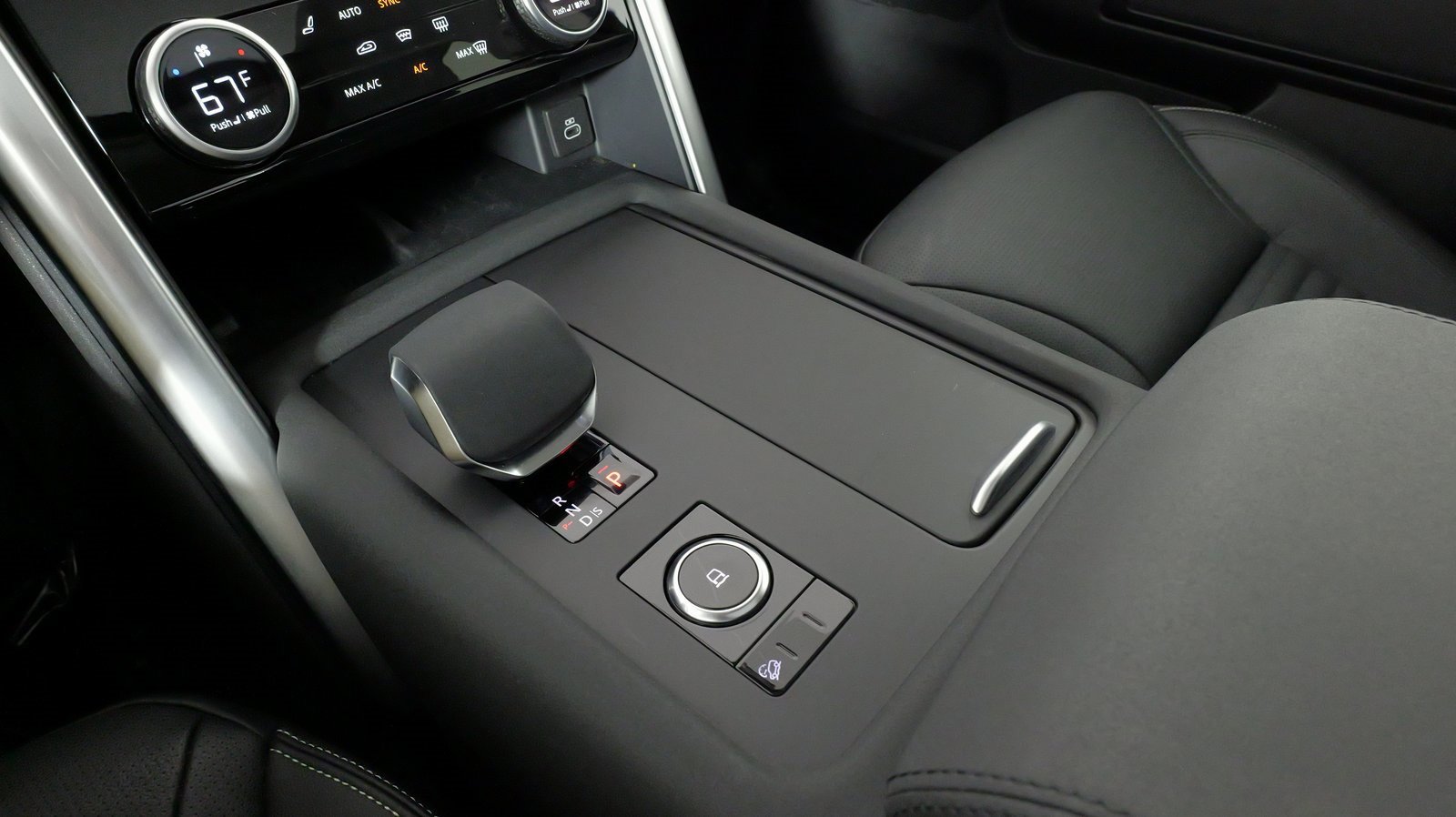 Used 2024 Land Rover Discovery S image 71