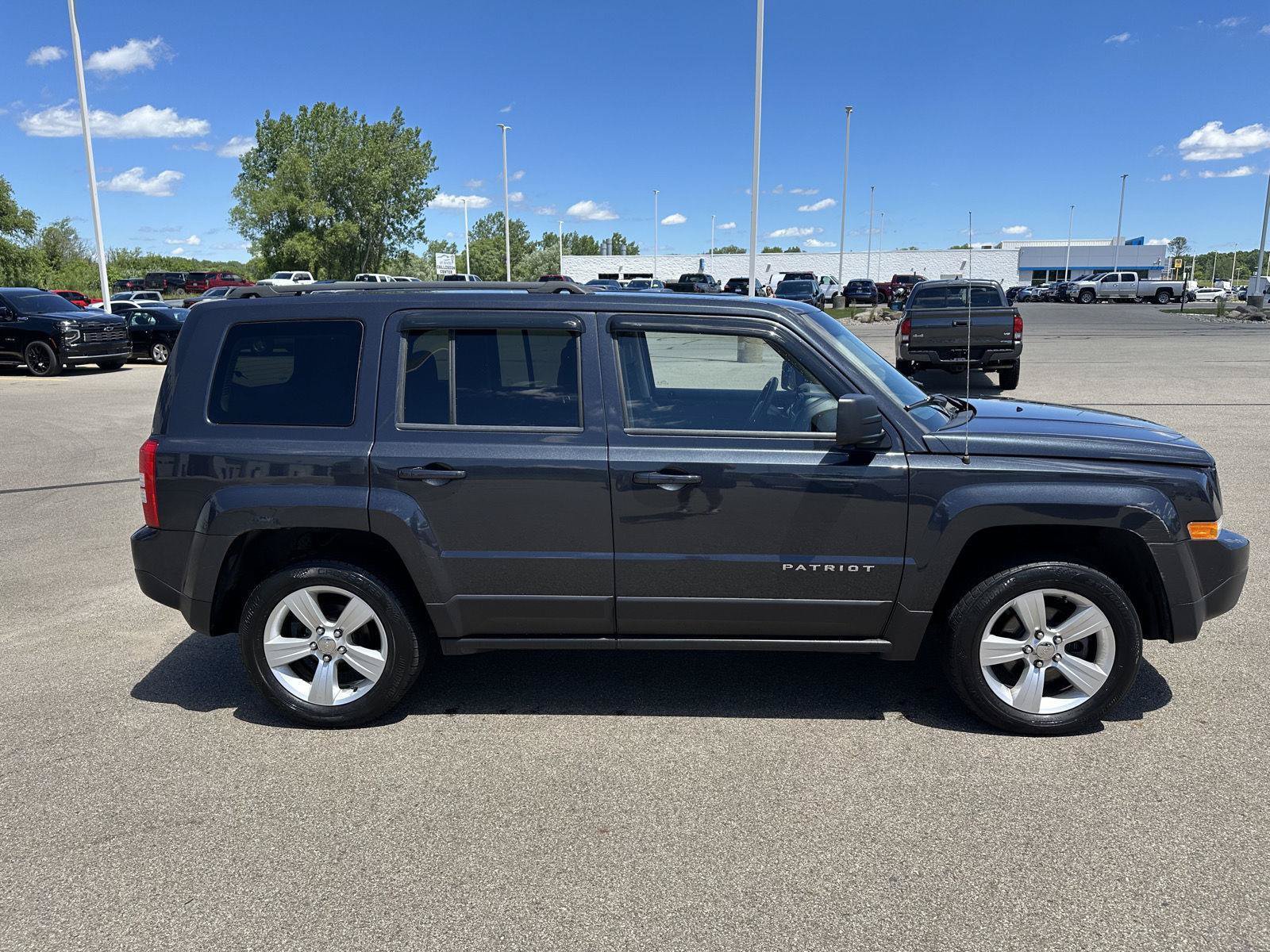Used 2014 Jeep Patriot Latitude AWD/4WD image 8