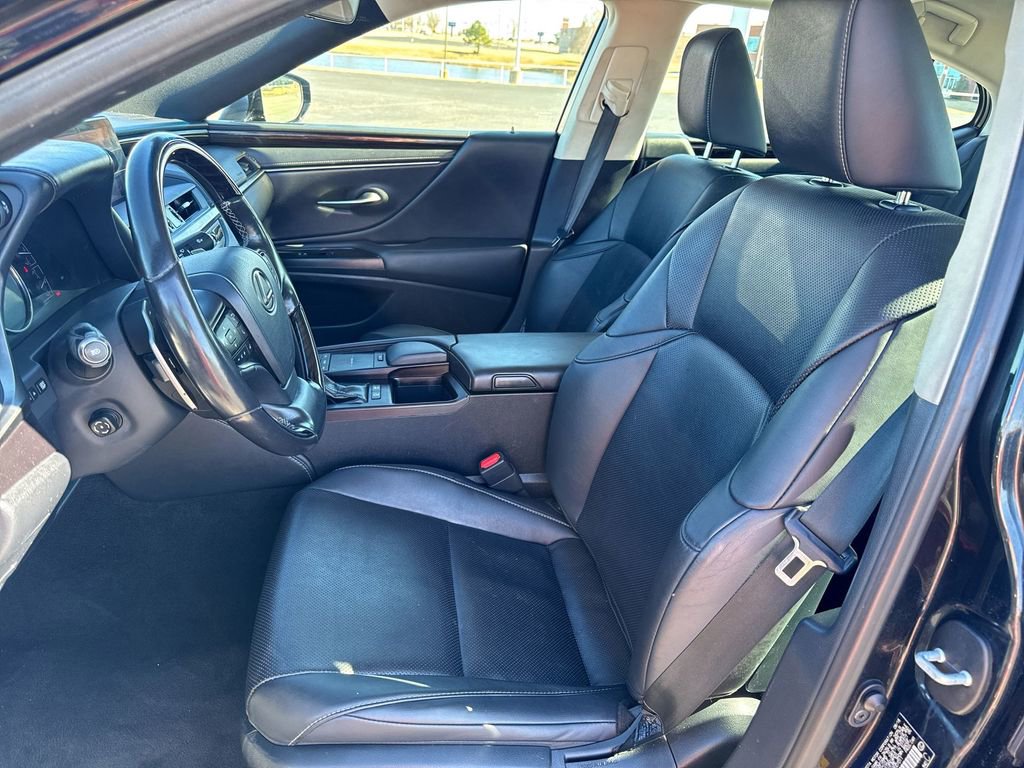 Used 2019 Lexus ES 300h w/ Premium Package image 11