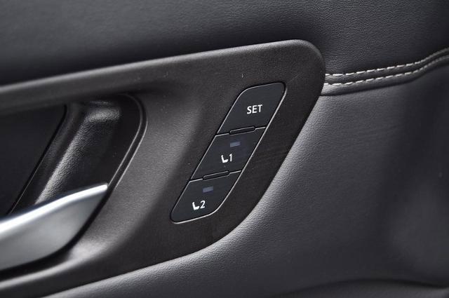 Certified 2025 Nissan Pathfinder Platinum image 10