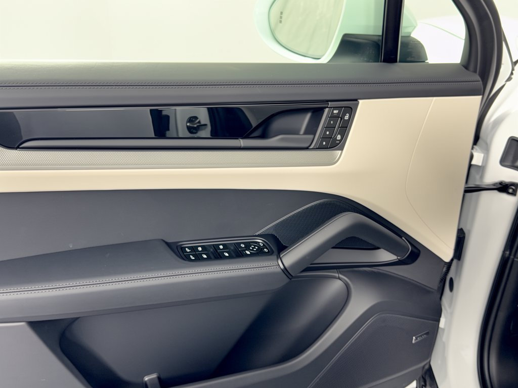 New 2026 Porsche Cayenne AWD/4WD image 15