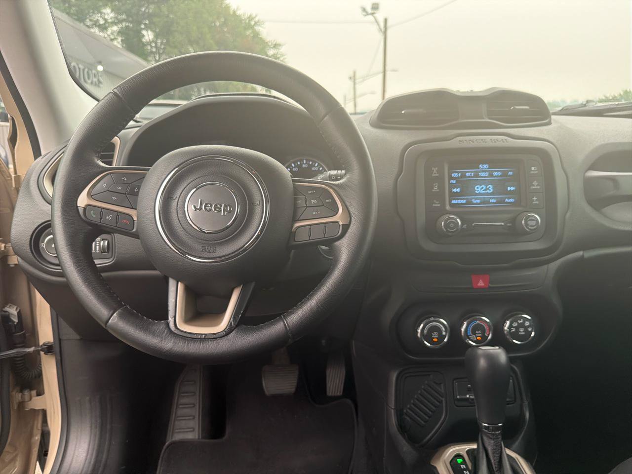 Used 2016 Jeep Renegade Latitude FWD image 21