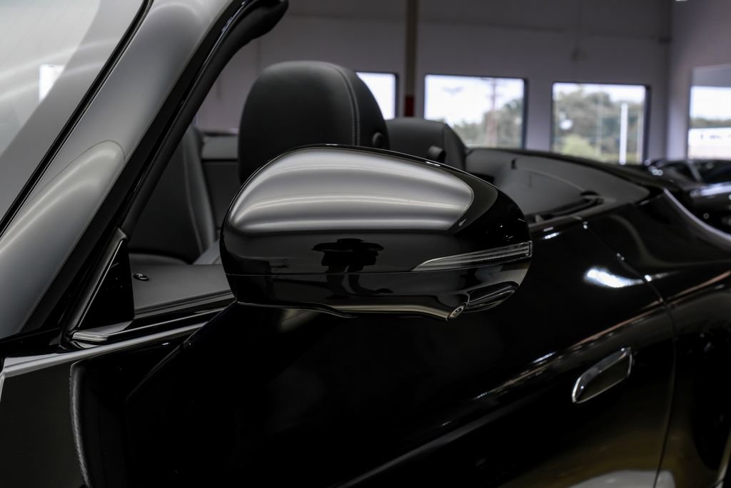 Used 2023 Mercedes-Benz SL 63 AMG 4MATIC w/ Driver Assistance Package image 33