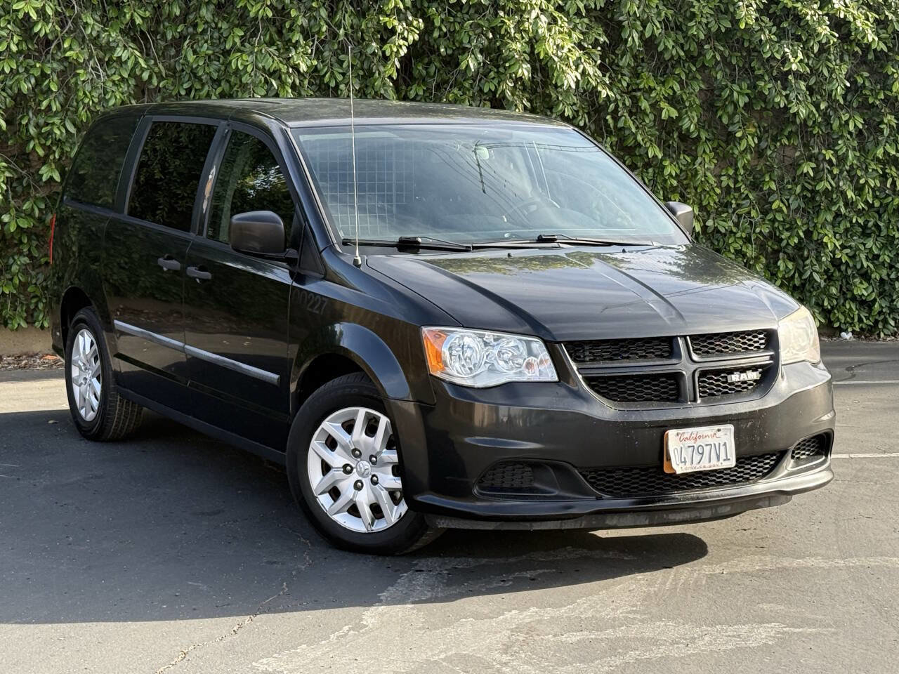 Used 2015 RAM C/V Tradesman w/ UConnect Hands-Free Group image 1