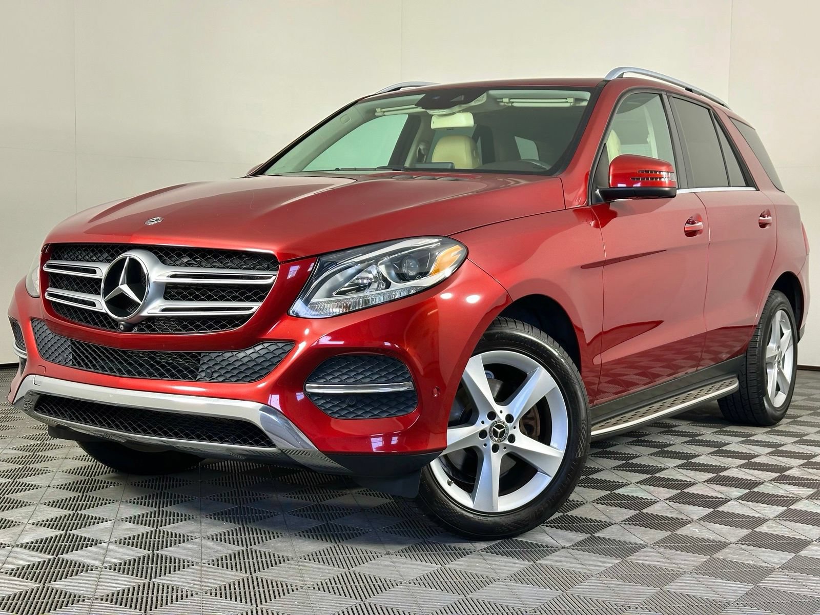 Used 2018 Mercedes-Benz GLE 350 w/ Premium 1 Package image 31