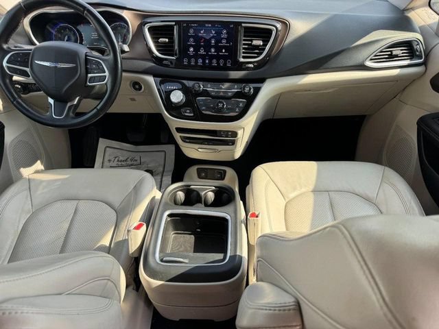 Used 2018 Chrysler Pacifica Touring-L Plus FWD image 14