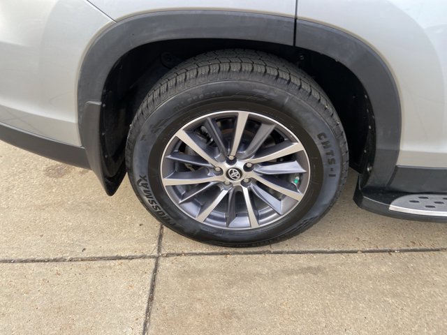 Used 2019 Toyota Highlander XLE image 31