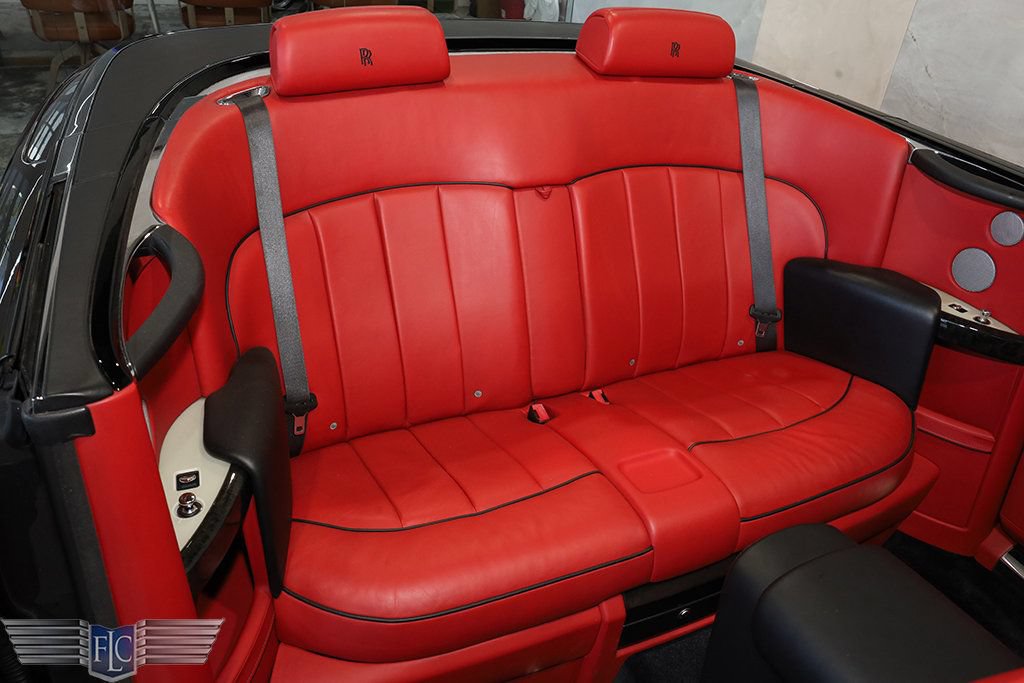 Used 2017 Rolls-Royce Phantom Drophead Coupe RWD image 22