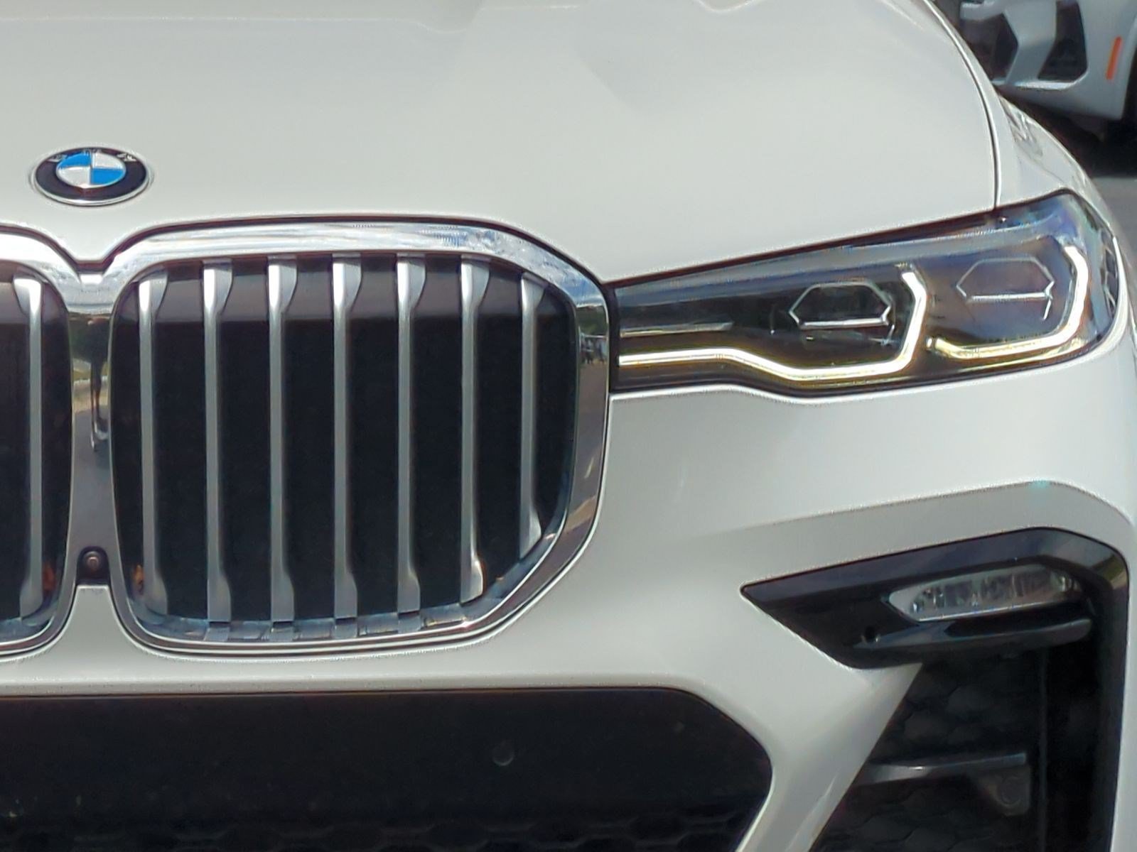 Used 2022 BMW X7 xDrive40i w/ M Sport Package AWD/4WD image 6