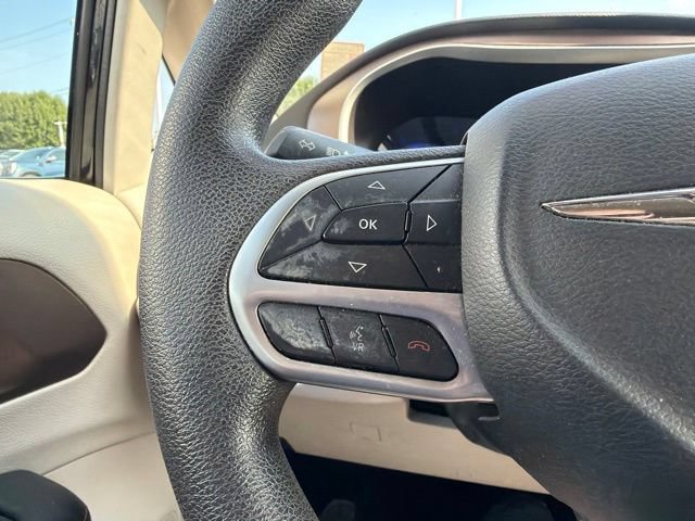 Used 2017 Chrysler Pacifica Touring FWD image 31