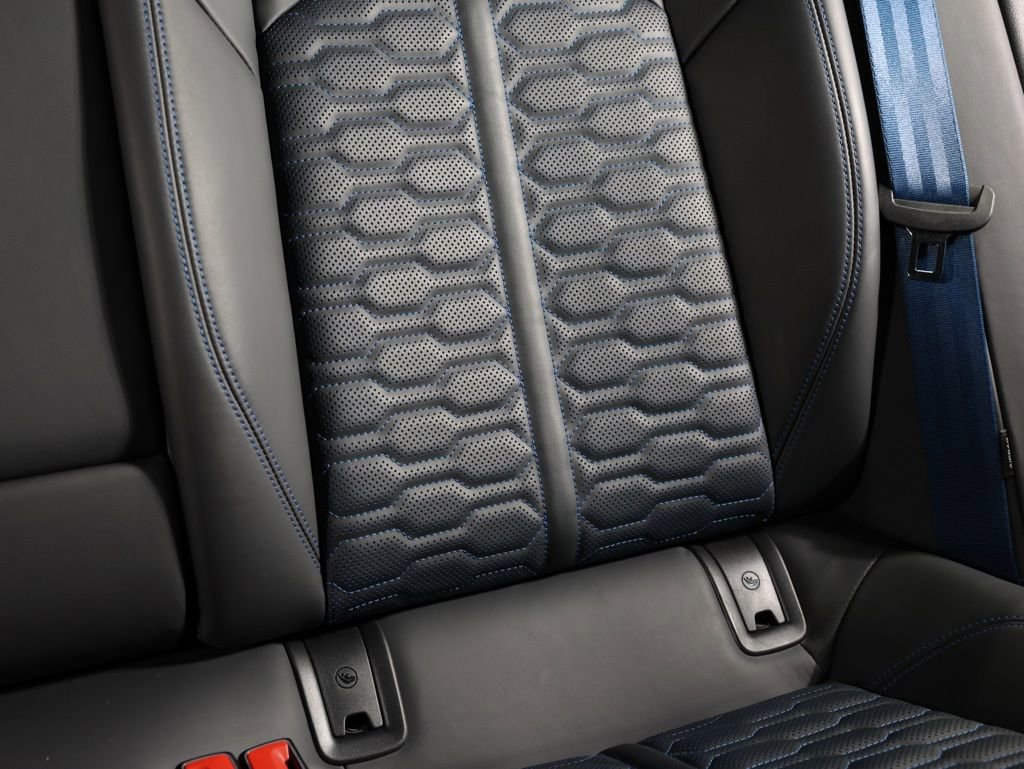 Used 2025 Audi RS 6 performance w/ Blue RS Design Package Plus image 33