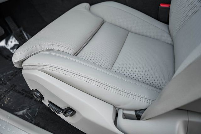 New 2026 Volvo XC60 B5 Ultra w/ Protection Package Premier image 33