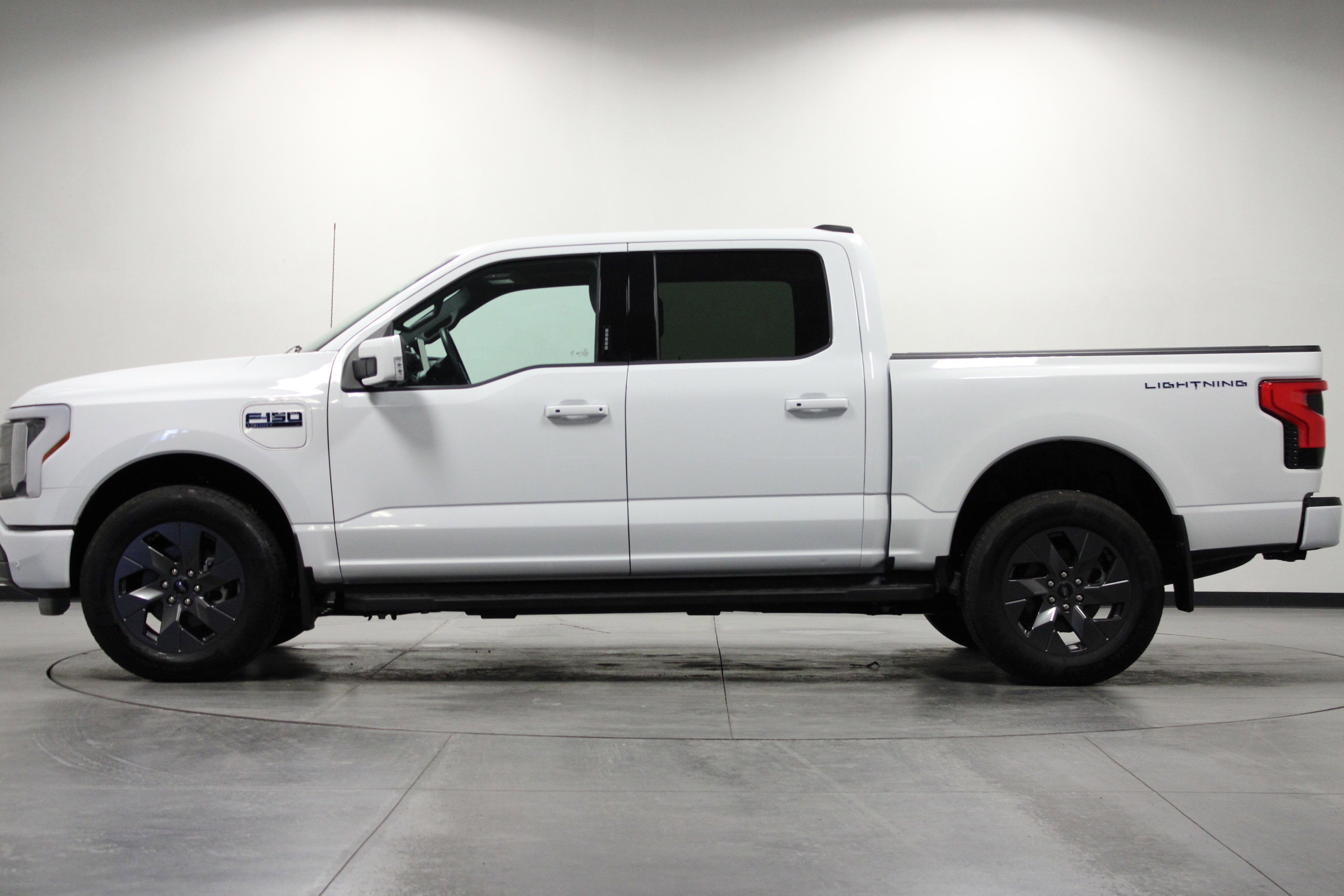 Used 2024 Ford F150 Lightning Lariat image 7