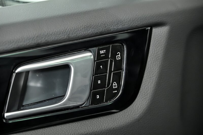 Used 2020 Porsche Cayenne AWD/4WD image 14