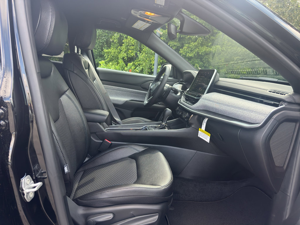 New 2025 Jeep Compass Latitude image 16