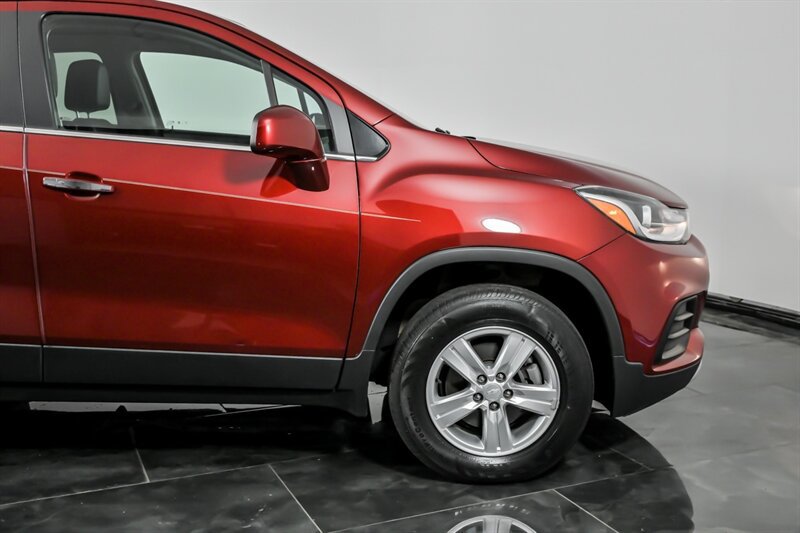 Used 2020 Chevrolet Trax LT w/ Driver Confidence Package AWD/4WD image 12