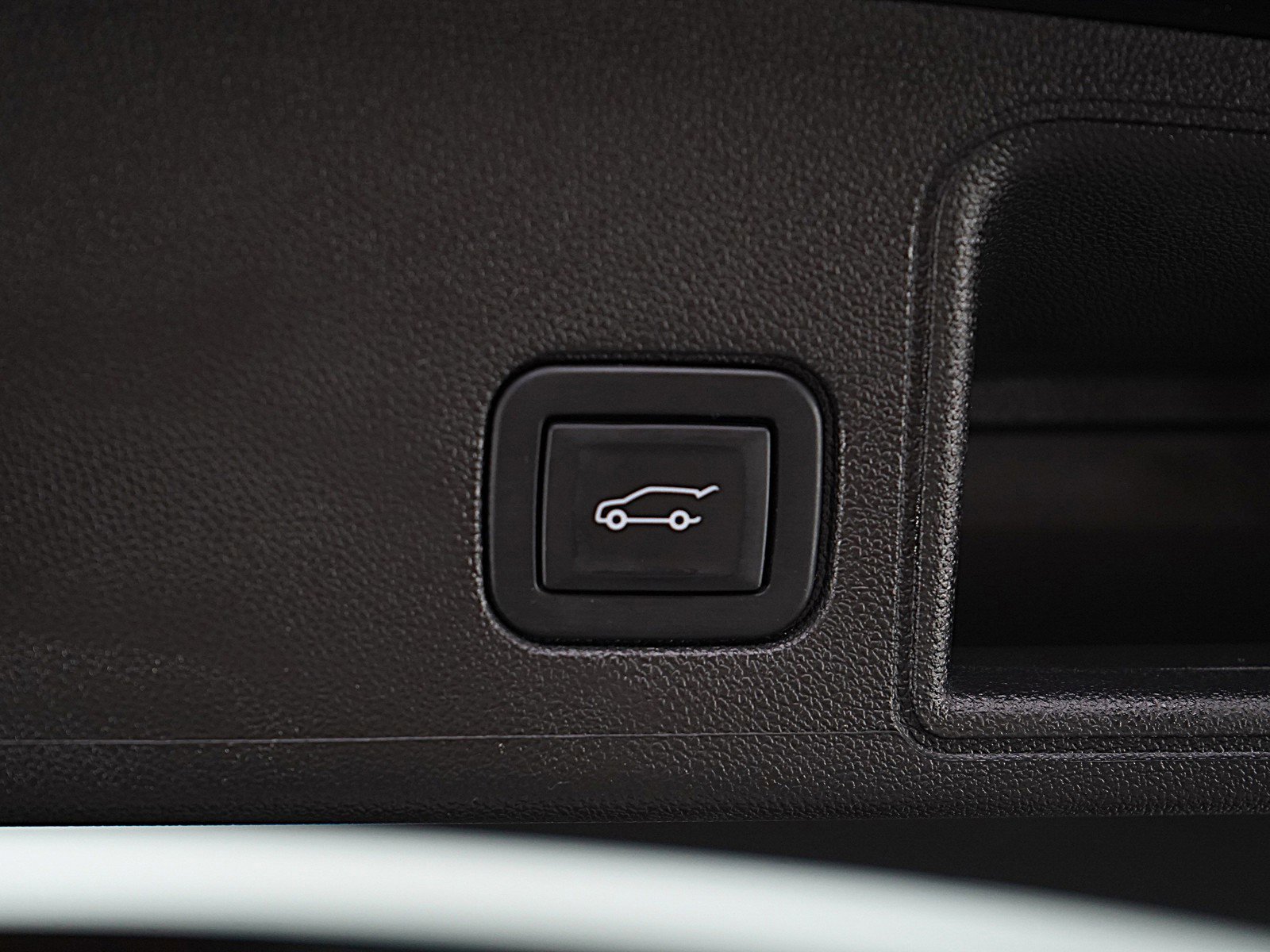 Used 2022 GMC Terrain SLE w/ Driver Convenience Package image 16