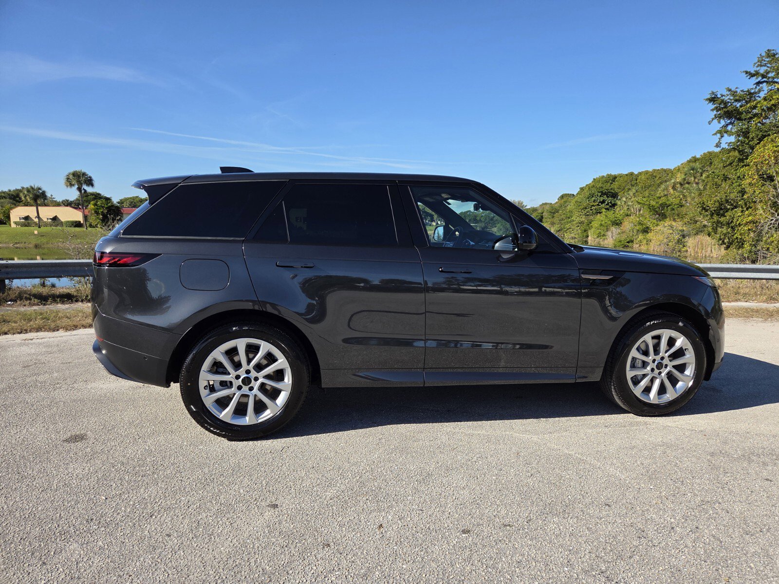 New 2026 Land Rover Range Rover Sport SE image 17