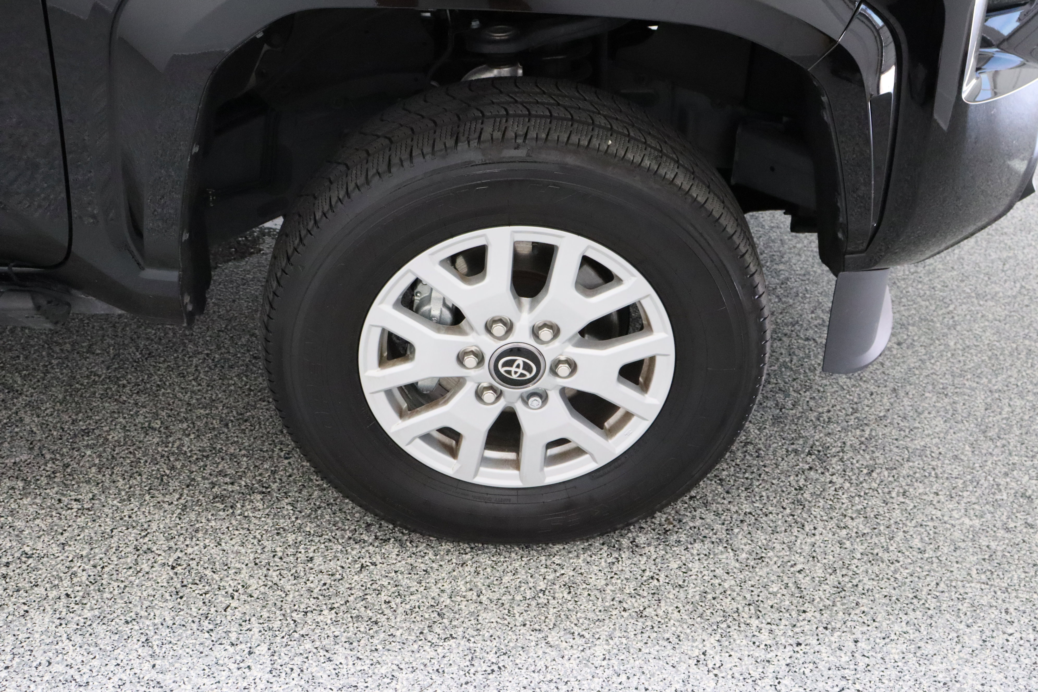 Used 2025 Toyota Tacoma SR5 AWD/4WD image 5