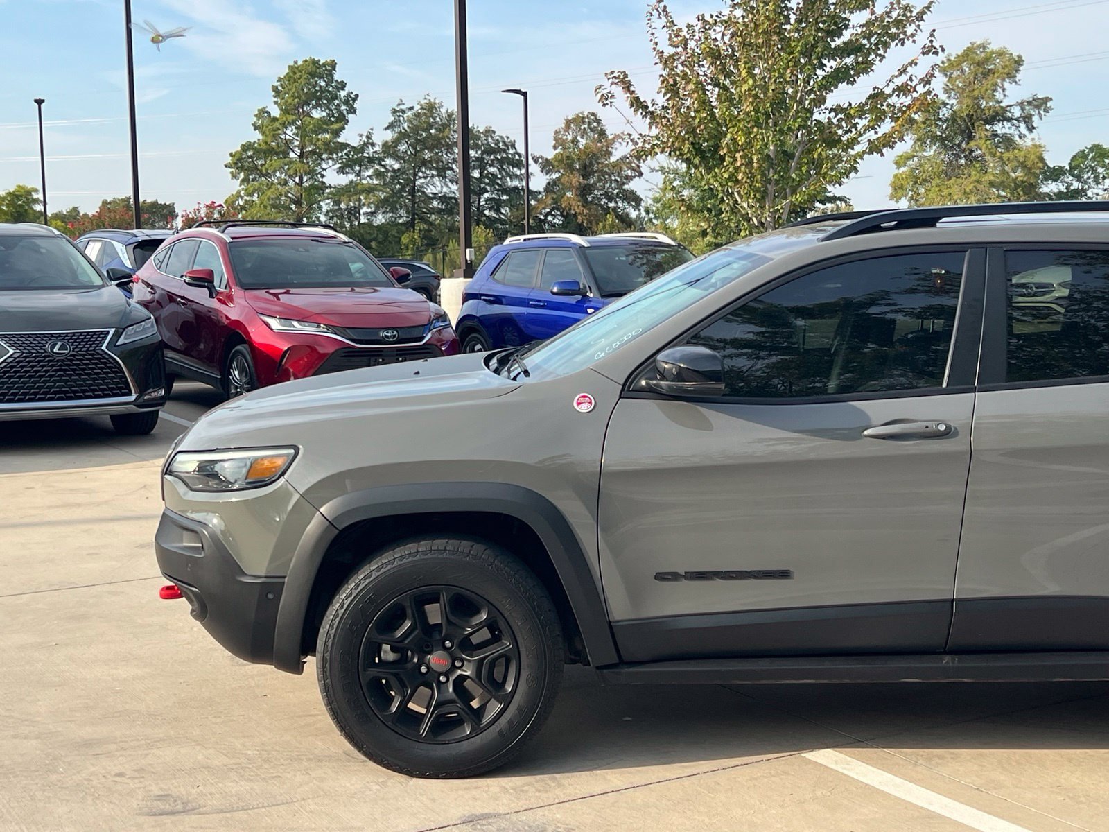 Used 2023 Jeep Cherokee Trailhawk w/ Sun & Sound Group AWD/4WD image 7