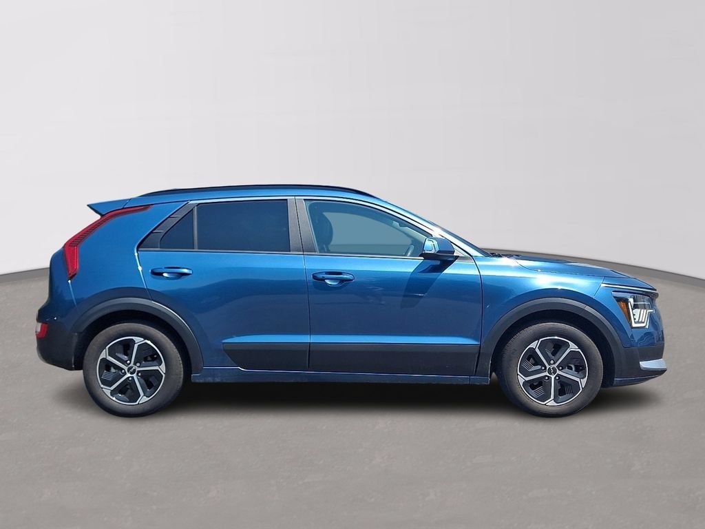Used 2025 Kia Niro EX w/ EX Cold Weather Package FWD image 7