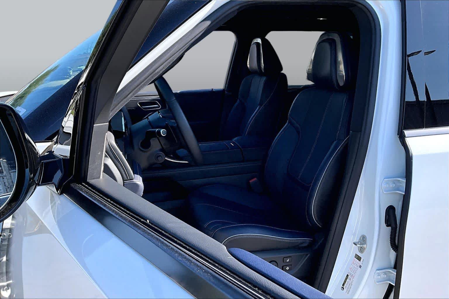 Used 2026 INFINITI QX80 4WD w/ Sport Exterior Package image 8