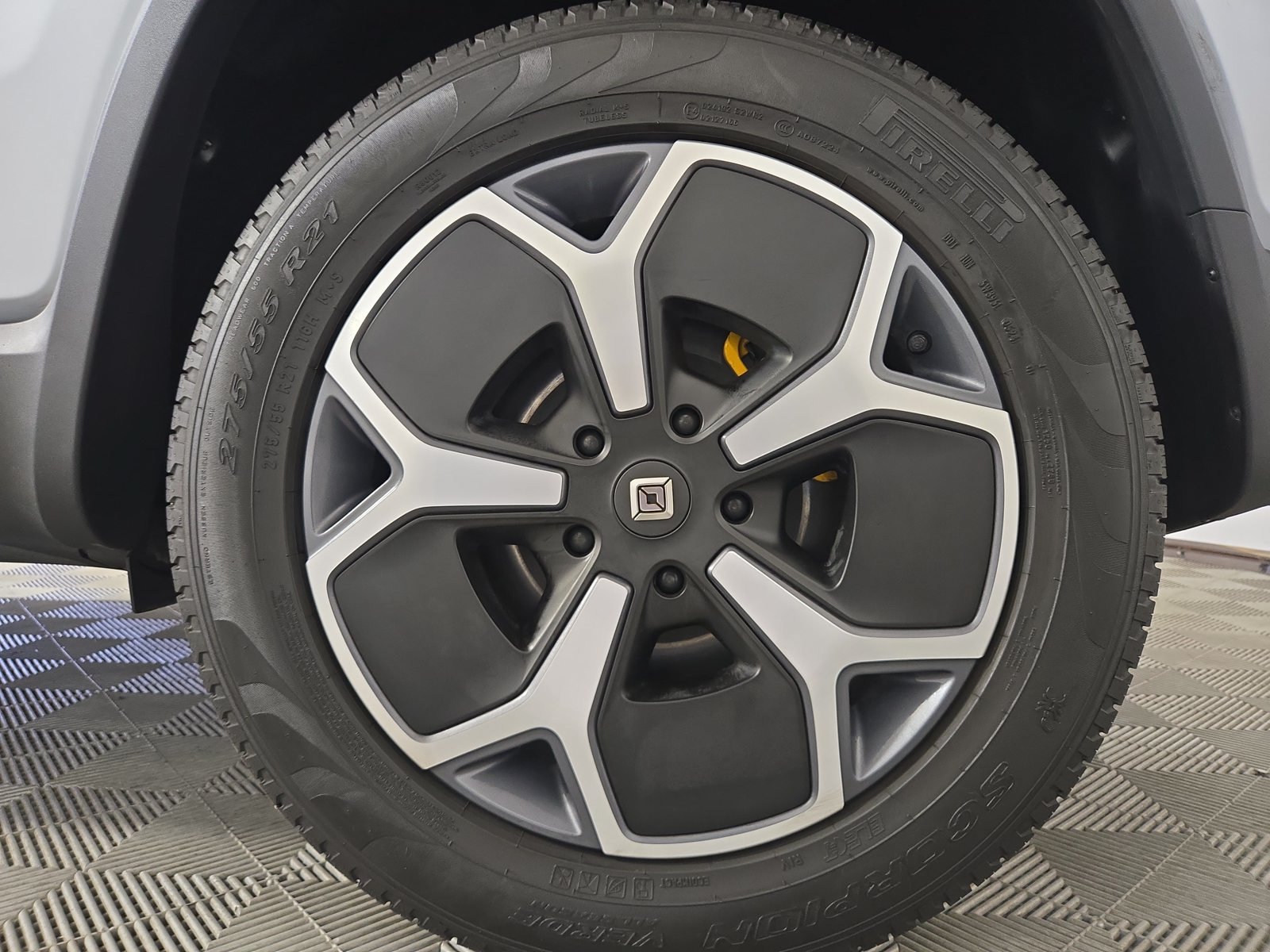 Used 2024 Rivian R1S Adventure Quad AWD/4WD image 10