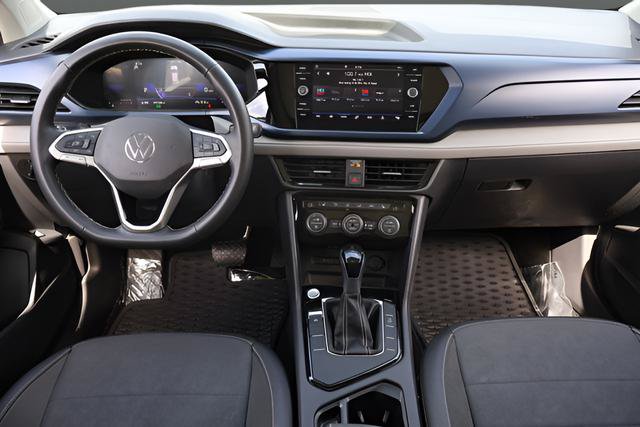 Certified 2024 Volkswagen Taos SE w/ Panoramic Sunroof Package FWD image 17