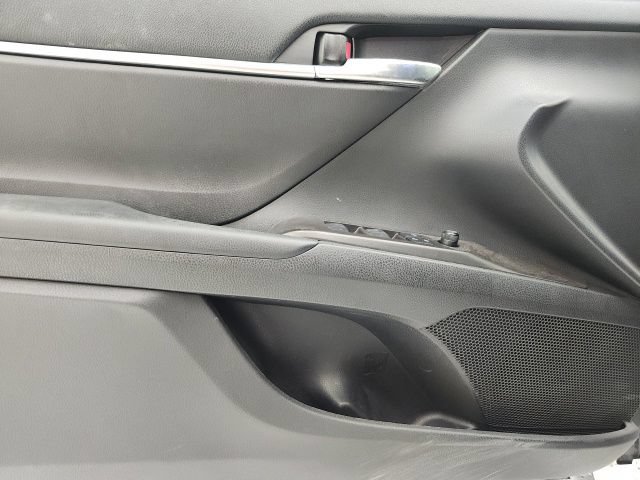 Used 2021 Toyota Camry SE FWD image 11