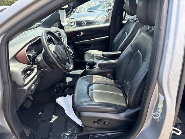 Used 2020 Chrysler Pacifica Touring-L FWD image 14