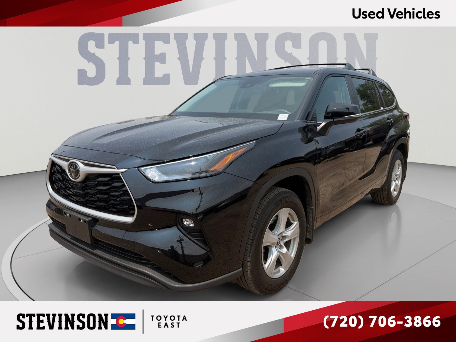 Used 2024 Toyota Highlander LE AWD/4WD image 1
