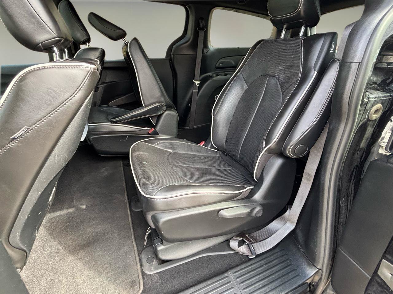 Used 2019 Chrysler Pacifica Limited w/ Advanced Safetytec Group FWD image 14