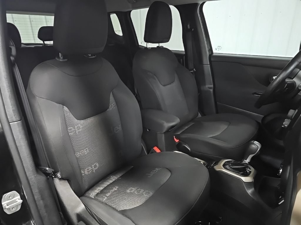Used 2016 Jeep Renegade Latitude w/ Cold Weather Group AWD/4WD image 17