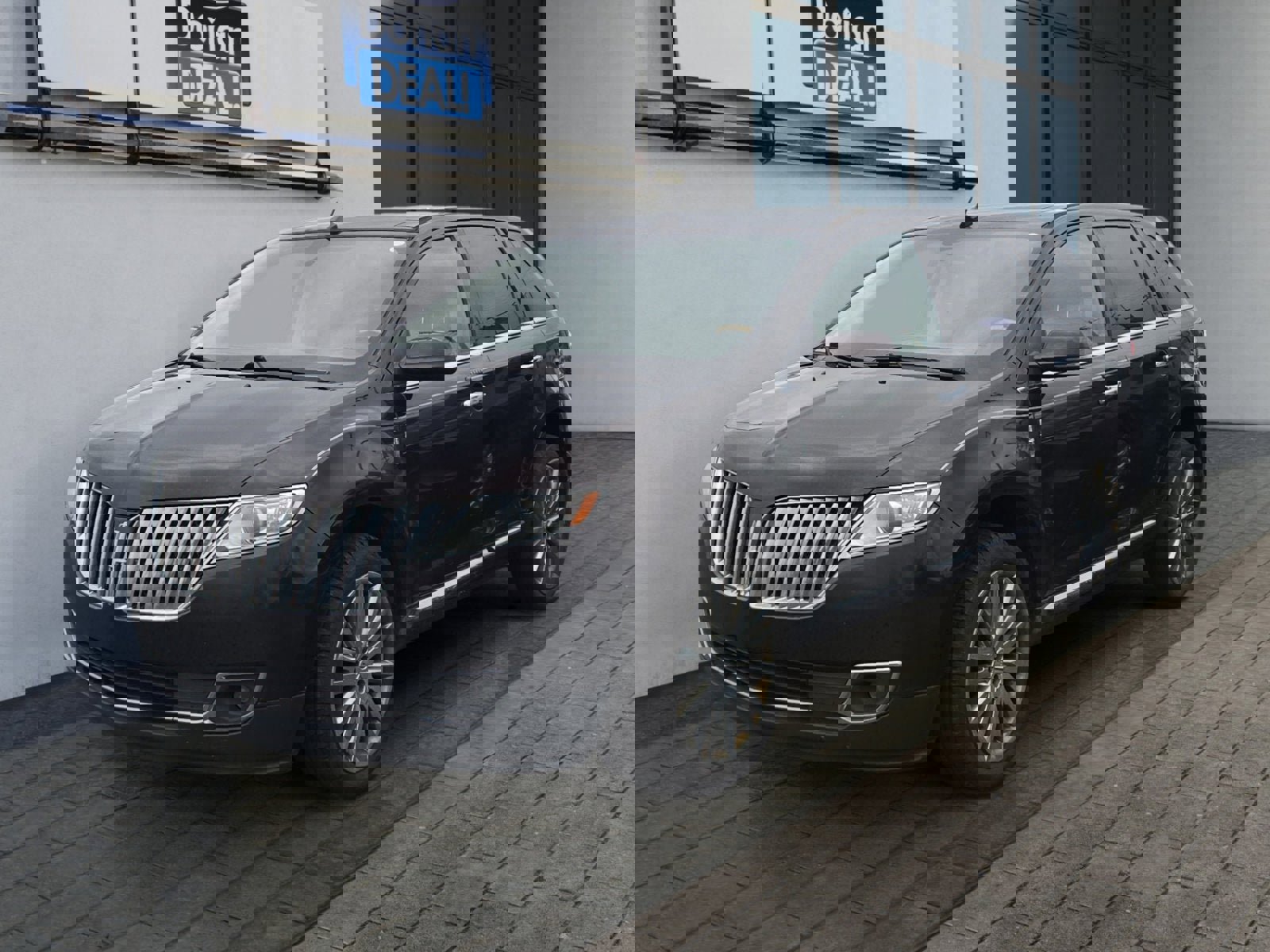 Used 2014 Lincoln MKX AWD w/ Equipment Group 102A image 2