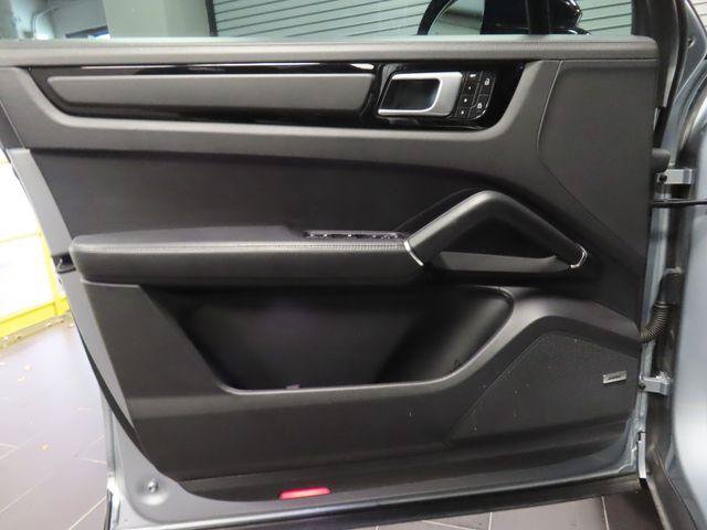 Used 2022 Porsche Cayenne S AWD/4WD image 35