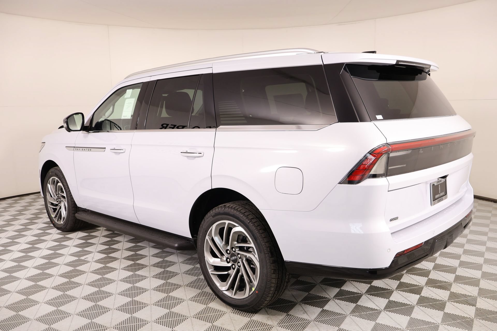 New 2026 Lincoln Navigator Premiere AWD/4WD image 23