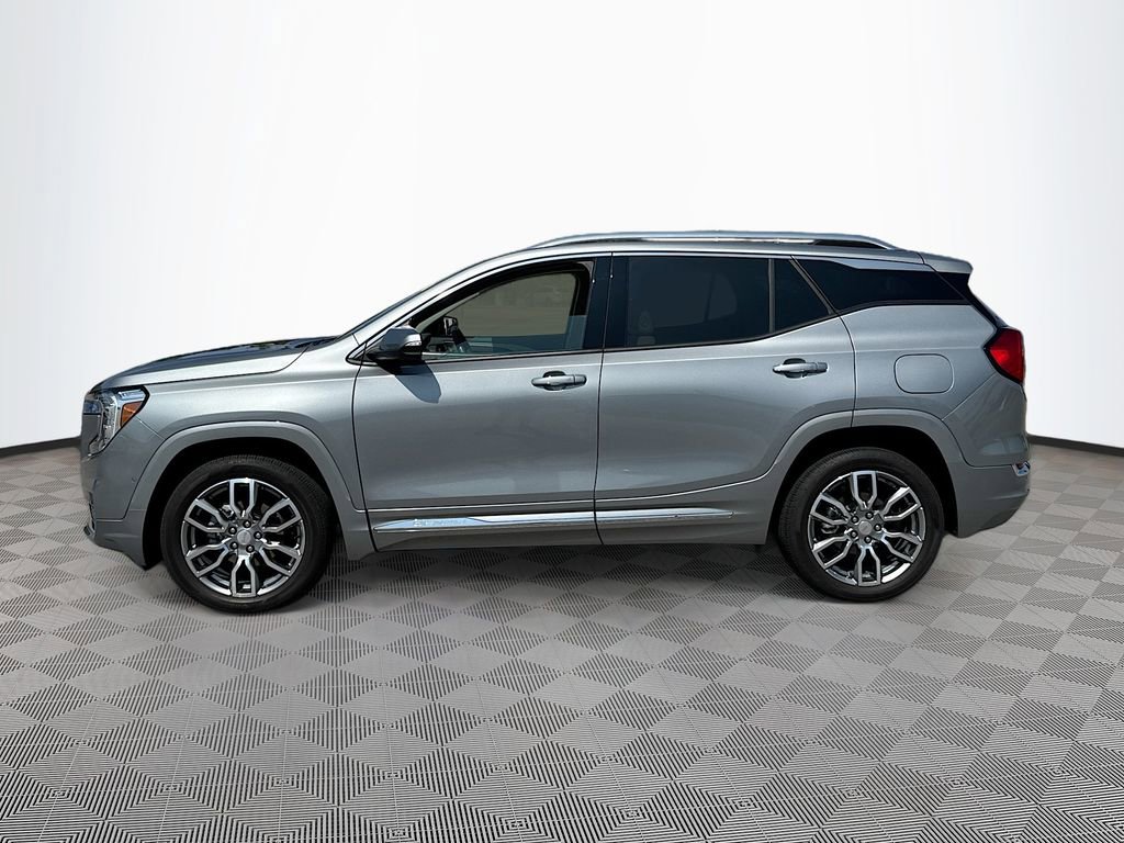 Used 2024 GMC Terrain Denali w/ Denali Premium Package AWD/4WD image 7