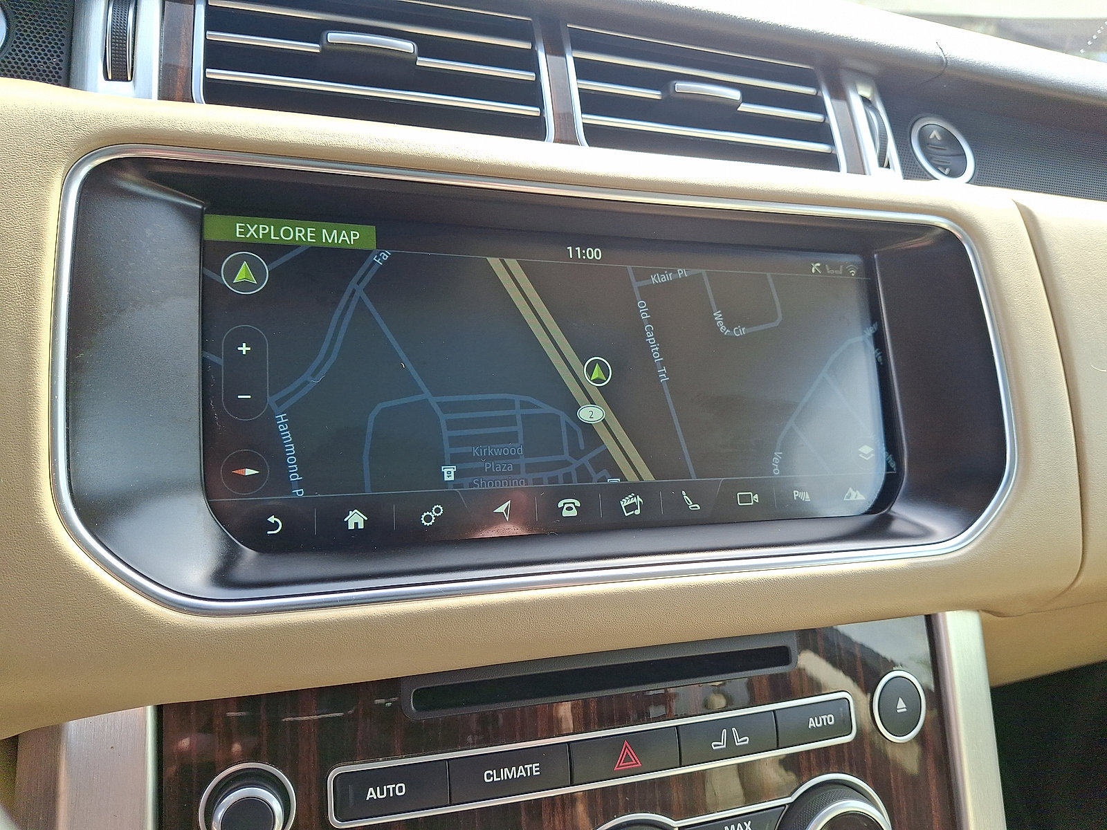 Used 2017 Land Rover Range Rover Supercharged image 10