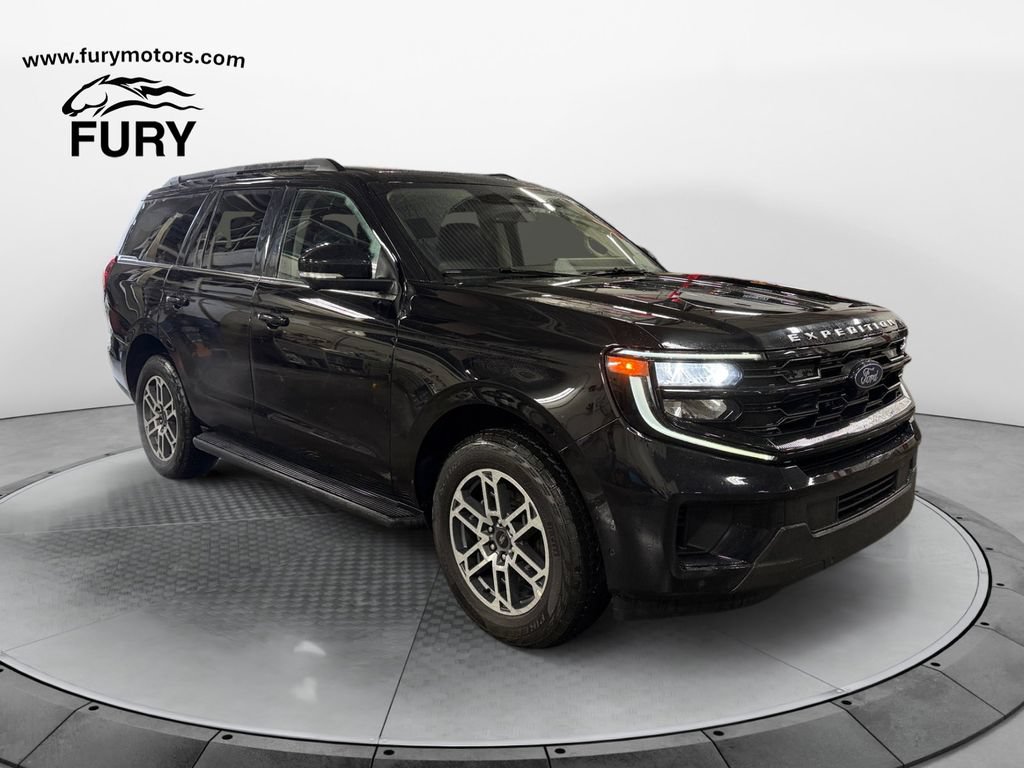 Used 2025 Ford Expedition Active AWD/4WD image 1